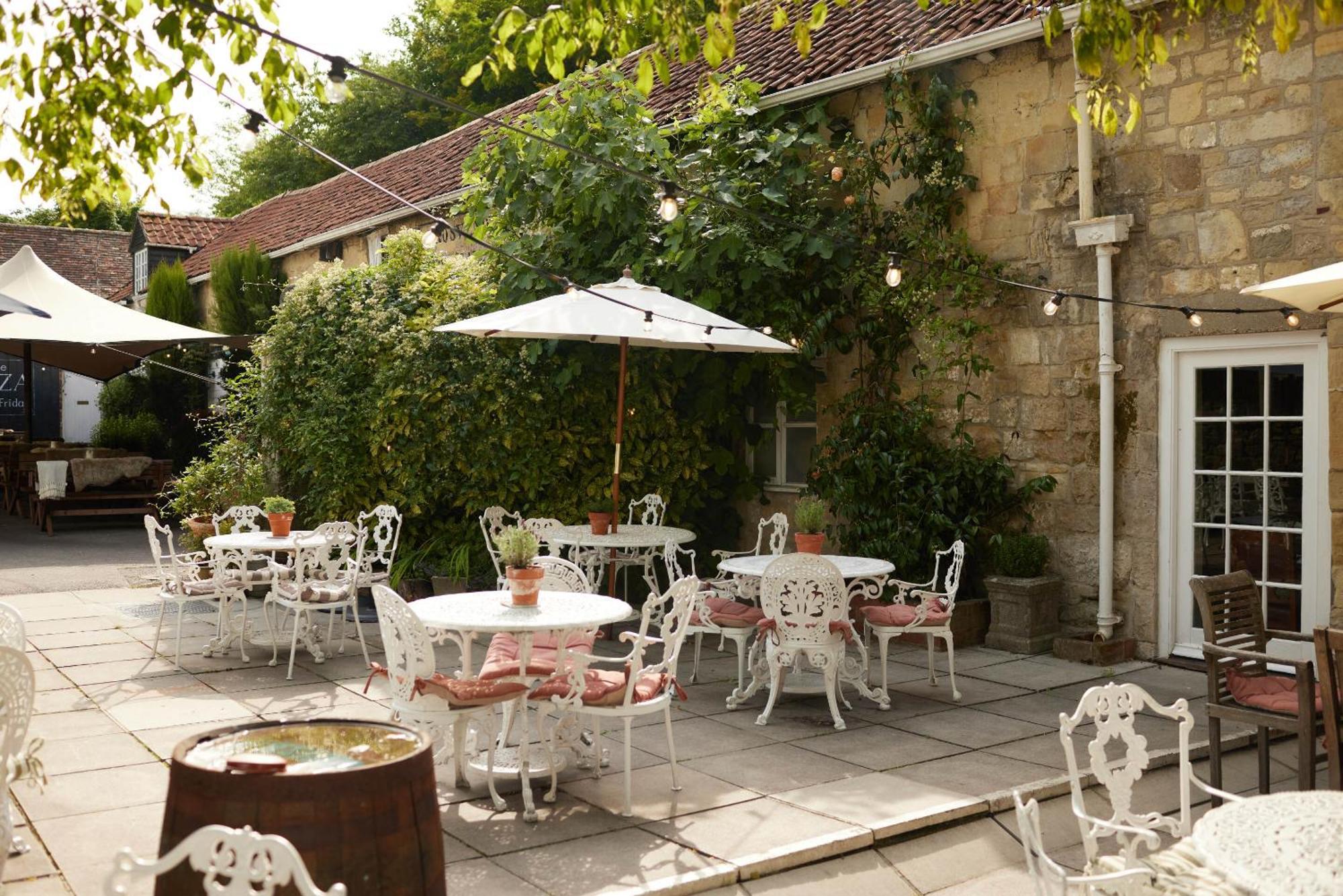 The Grosvenor Arms Hotel Hindon Exterior photo