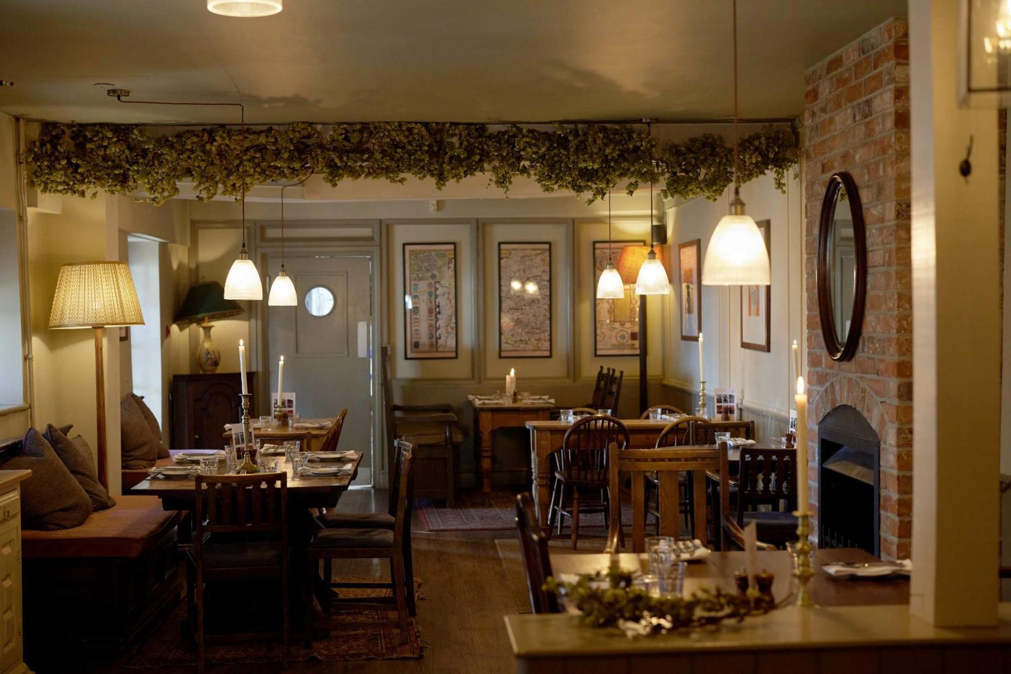 The Grosvenor Arms Hotel Hindon Exterior photo